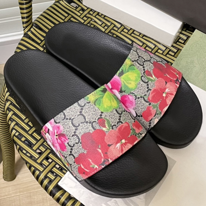 Men's Sandals Designer Women's Slippers Slides Red Flower Blue Flower Green Classic Summer Beach Slippers Flat Bottom Home Fashion Large Size Slippers 10/10