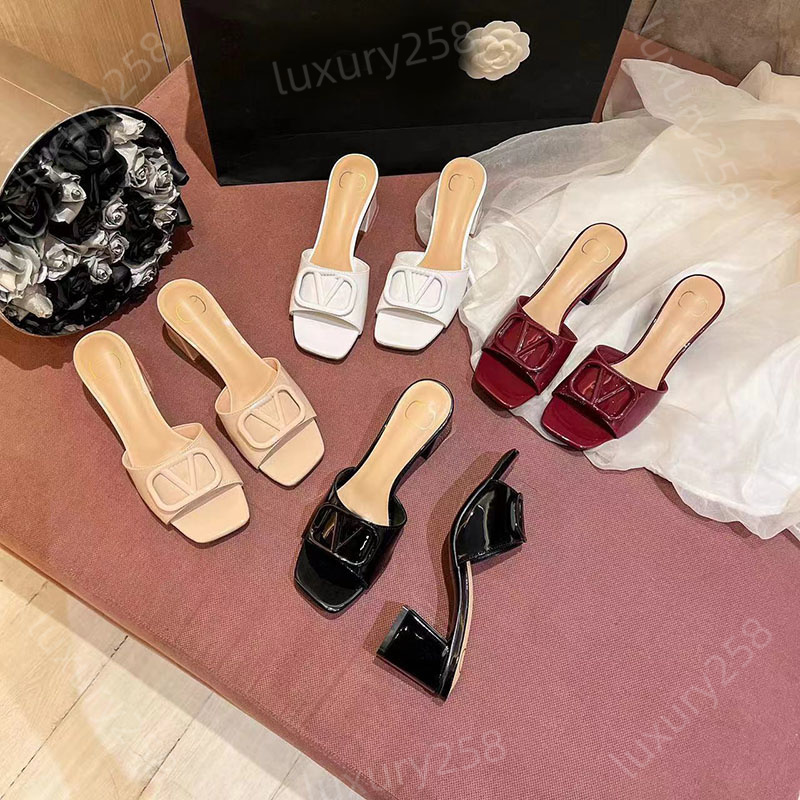 Designer Women Open Toe Fashion Slippers V metal button beach flip flops New Sandals Classic Luxury Leather Summer Outside Out Letter Chunky High Heels size 36-41