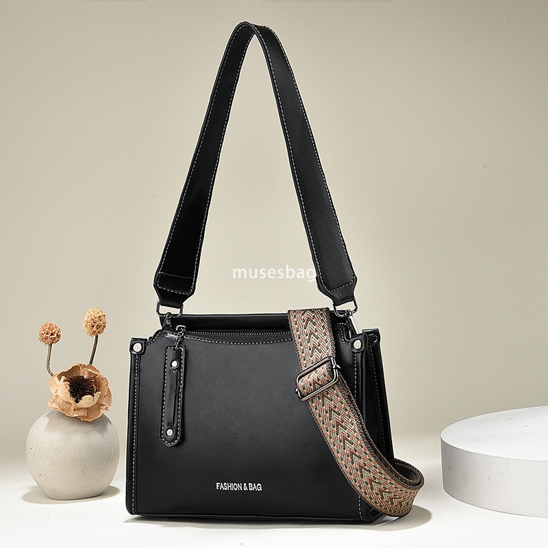 European and American retro women's bag autumn and winter new retro large capacity small square bag simple solid color commuting bag middle-aged 