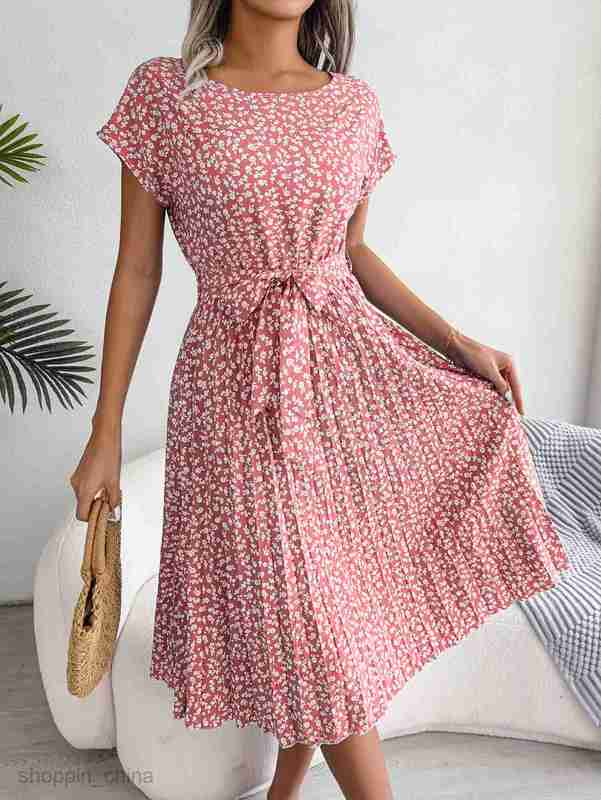 Women Casual Dresses fashion dress style spring and summer new casual short sleeve floral large hem pleated skirt women's wear