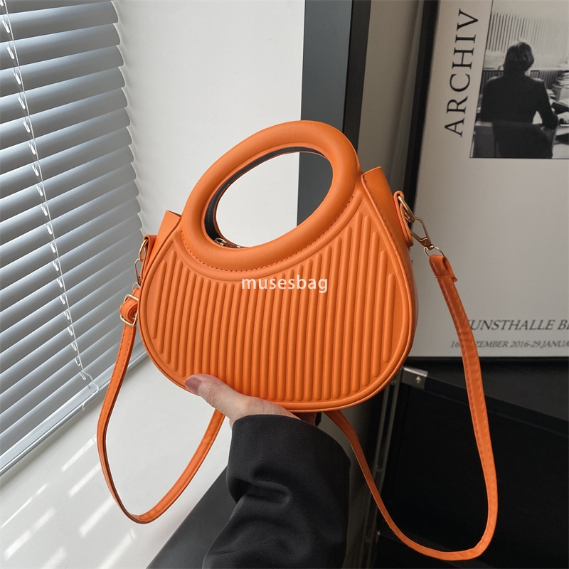 Street trend soft leather pleats personalized trend minimalist ins crossbody bag new spring portable shoulder commuting bag for women
