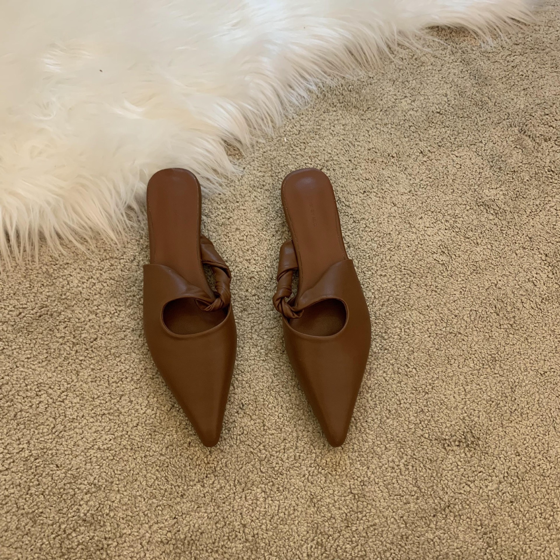 2024 spring new niche design soft-soled semi-toe low-heeled slippers for women to wear French temperament versatile shoes White