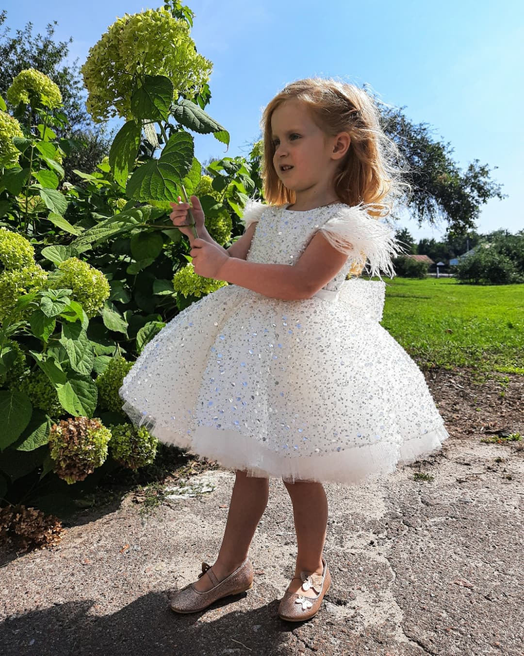 Cute White Sequins Lace Wer Girls Dresses Crew New Feather Knee Length Tutu A E Girls' Party Gowns With Bow Tie Mc2140 0218
