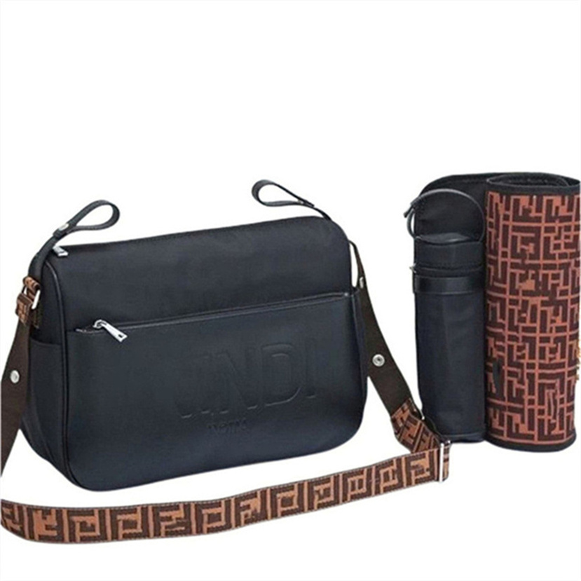 Designer diaper bag waterproof mom bag baby baby zipper brown checked diaper bag Stacker tote bag inner container Tramp Dad dry bag b06