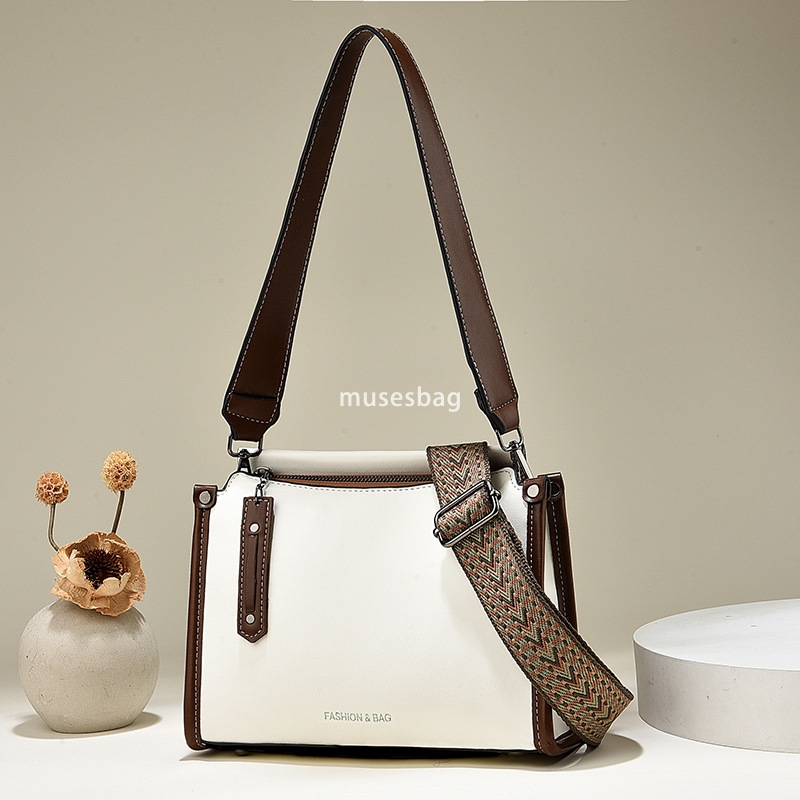 European and American retro women's bag autumn and winter new retro large capacity small square bag simple solid color commuting bag middle-aged 