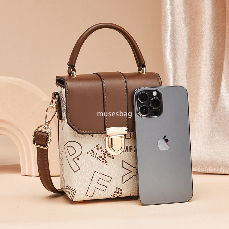 Popular small bags for women's spring and summer new niche design letter printed single shoulder bag internet red mini diagonal cross bag