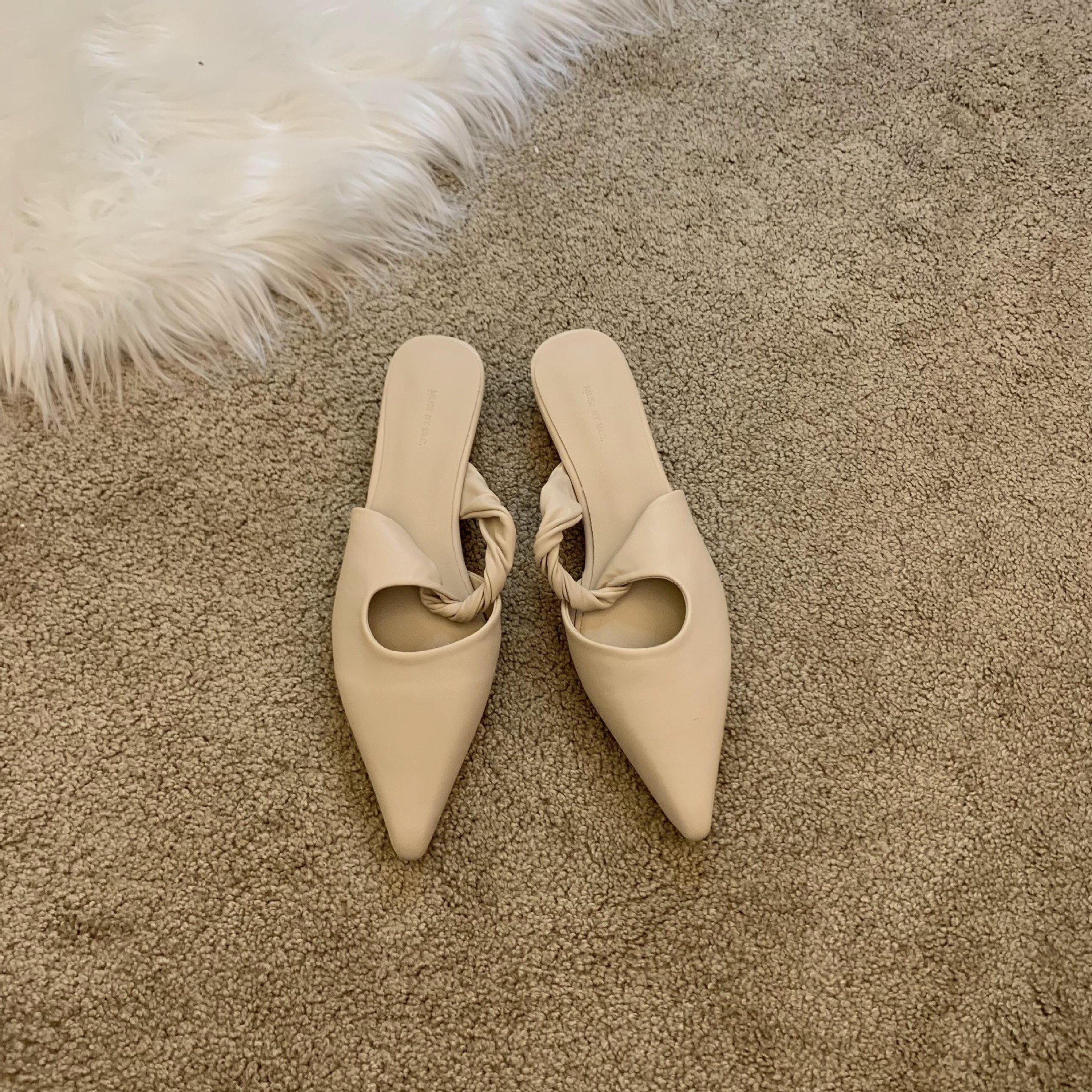 2024 spring new niche design soft-soled semi-toe low-heeled slippers for women to wear French temperament versatile shoes White