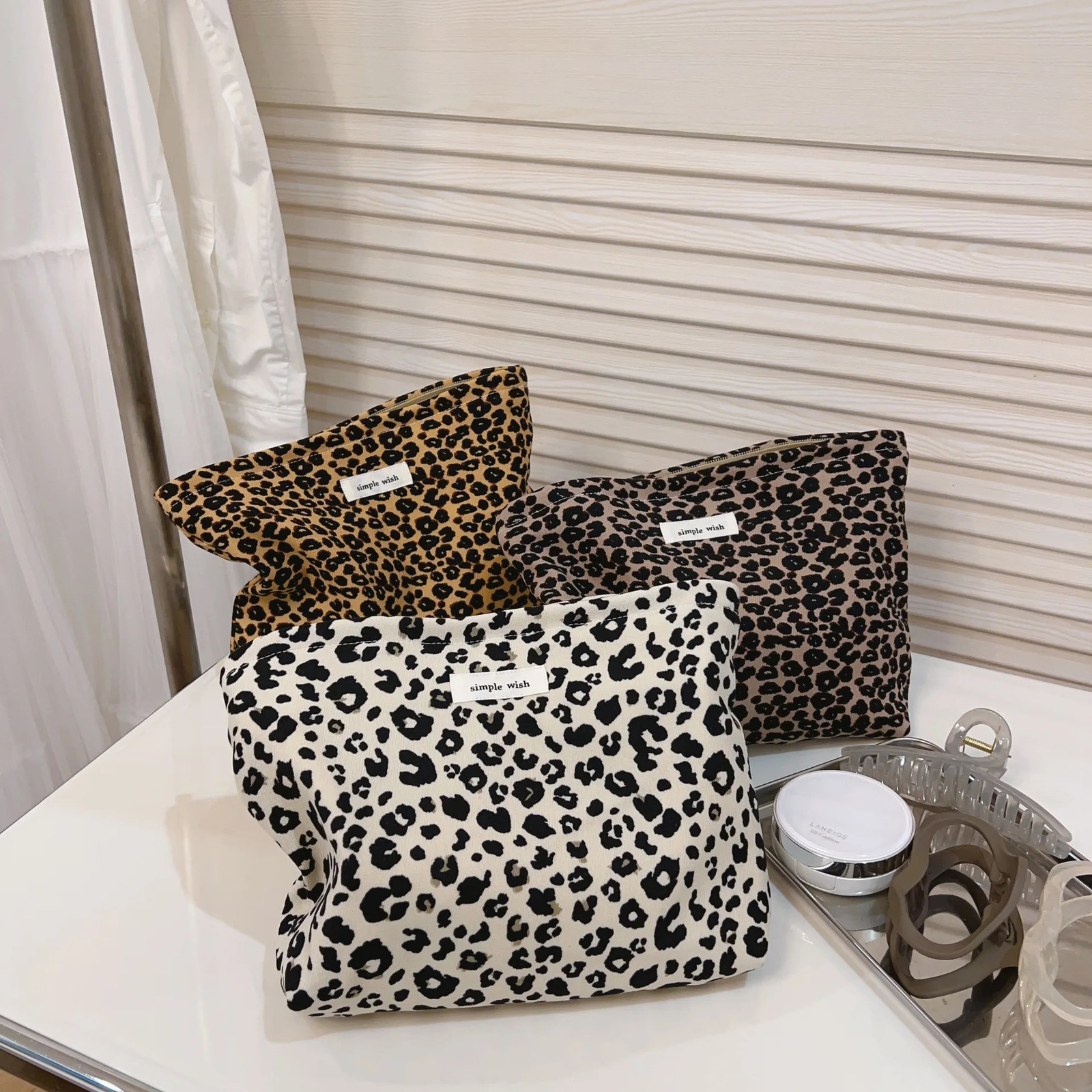 1 Piece Retro Leopard Print Clutch Bag for Women Chic Elegant European Style Cosmetic Bags Fashion Portable Lipstick Women Bag 240627