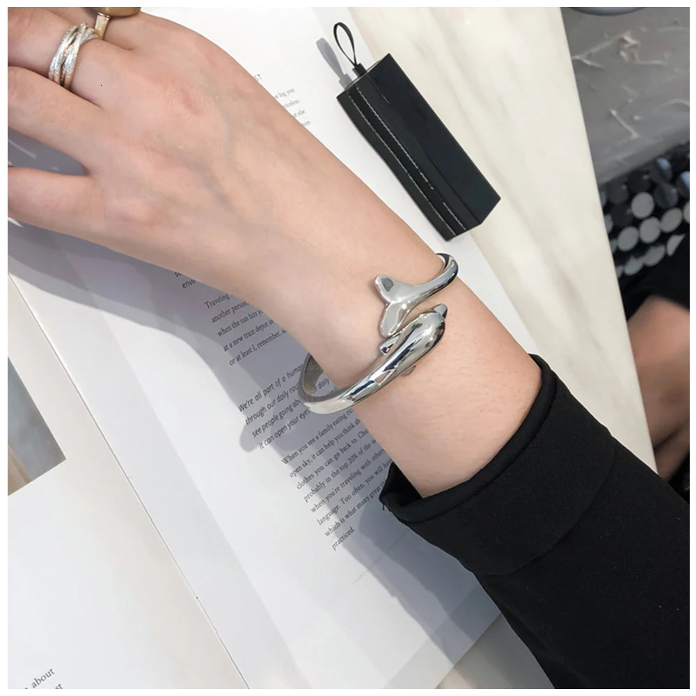 Arrivals Fashion Ladys Jewelry Animal Dolphin Bangle Statement Cuff Bracelets In Gold or Silver Color for Women Enagagement 240626