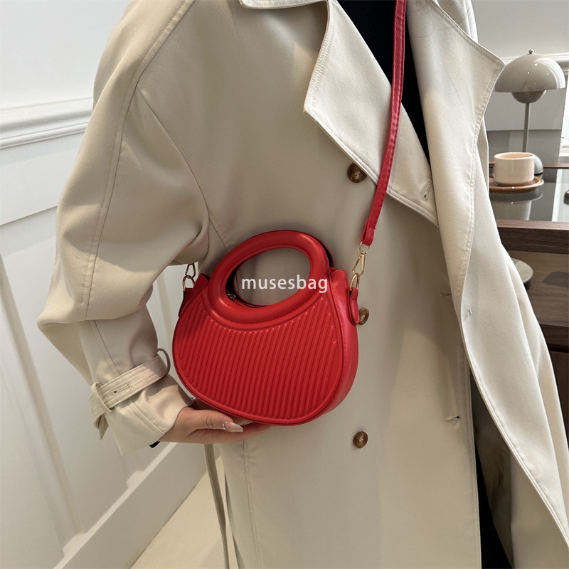 Street trend soft leather pleats personalized trend minimalist ins crossbody bag new spring portable shoulder commuting bag for women