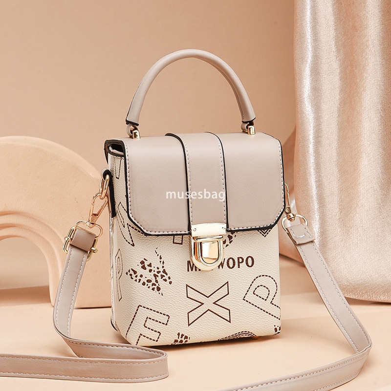 Popular small bags for women's spring and summer new niche design letter printed single shoulder bag internet red mini diagonal cross bag