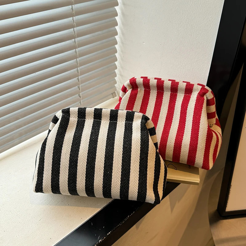 Handbag Summer Beach Pouch Bags For Women Strip Pattern Clutch Bags Canvas Clip Hand Purse Fashion Style Ladys Summer Bag 240627