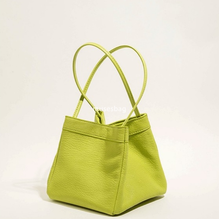 Street trend handbag women's new Korean version PU leather small square bag 100 pairs of hand-held bucket bags niche fashion texture handbag