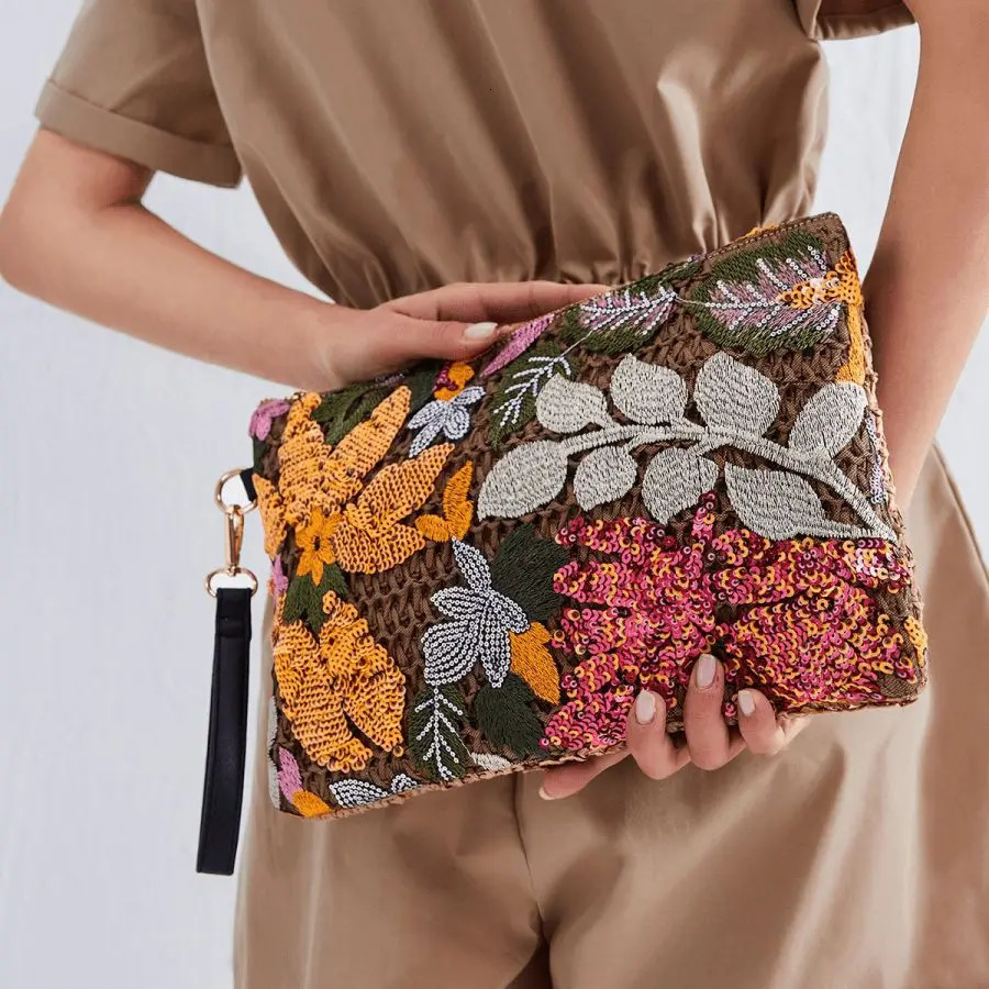 Fashion Embroidered Sequins Clutch Bag for Women Flower Straw Shoulder Crossbody Bags Summer Party Bag Vacation Big Purses 240627