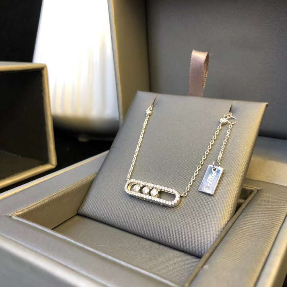 Designer fashion Jewelry Boutique Necklace with Three Diamonds Dynamic Single Diamonds Flexible Sliding Thick Plating 18k High Edition Light