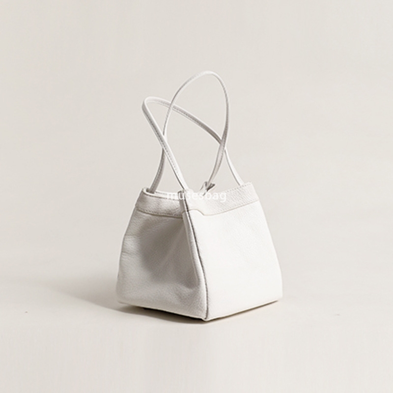 Street trend handbag women's new Korean version PU leather small square bag 100 pairs of hand-held bucket bags niche fashion texture handbag