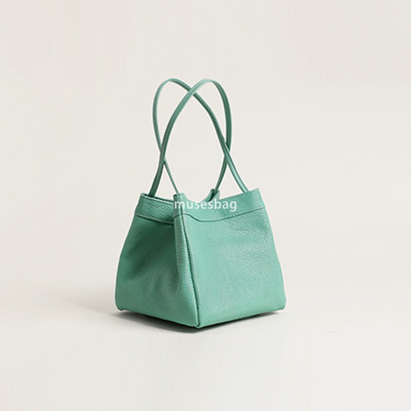Street trend handbag women's new Korean version PU leather small square bag 100 pairs of hand-held bucket bags niche fashion texture handbag