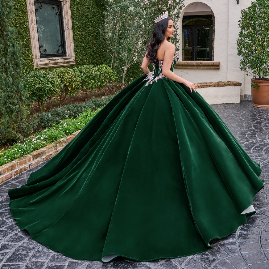 Dark Green Sparkg Princess Ball Gowns Vintage Crystal Beaded O Neck Tassel 15 Quinceanera Dresses 2024 urious Ruffled Court Pom Poms