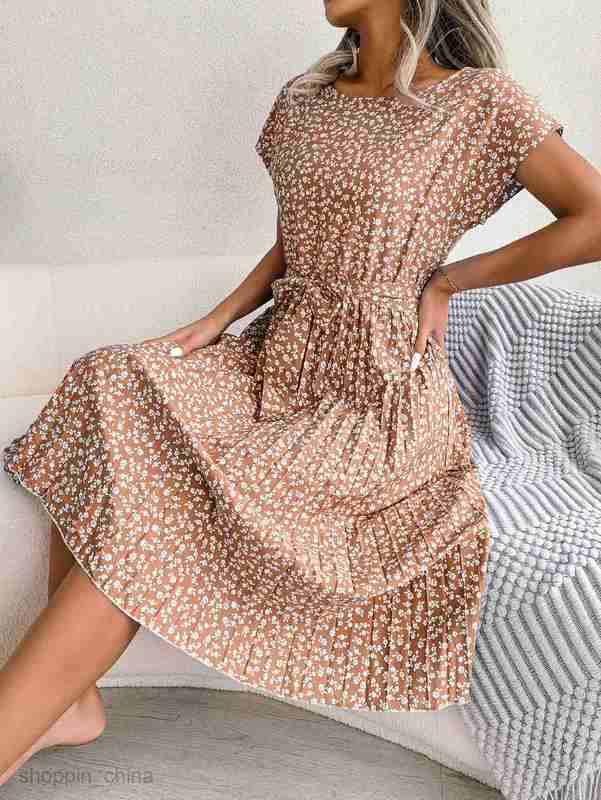Women Casual Dresses fashion dress style spring and summer new casual short sleeve floral large hem pleated skirt women's wear