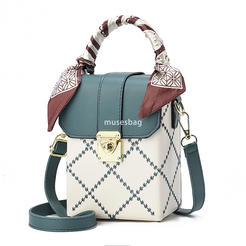Street trend niche design Korean version minimalist small bag Spring new internet celebrity popular shoulder bag Summer zero wallet girl phone bag