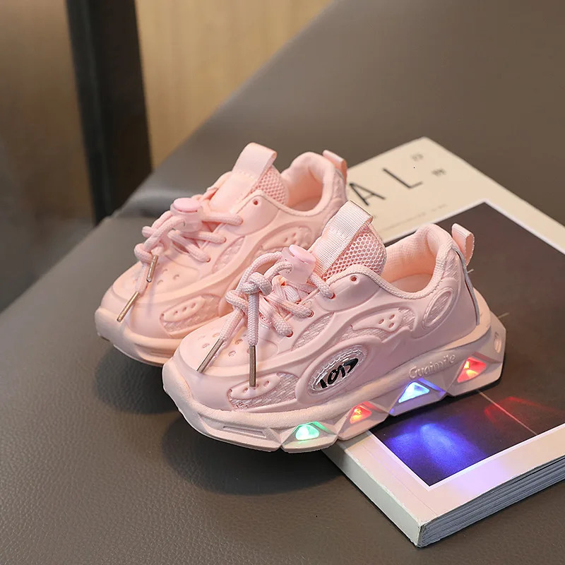 New LED Childrens Luminous Shoes Baby Luminous Sports Shoes Boys Luminous Running Shoes Childrens Breathable Mesh Sports Shoes Size 21-30 240627