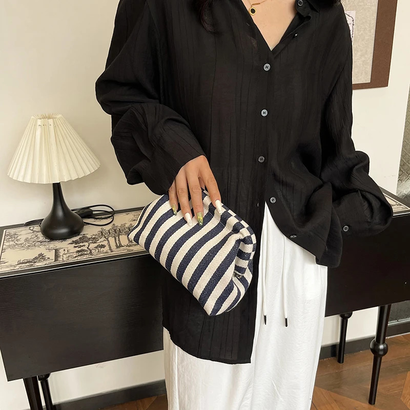 Handbag Summer Beach Pouch Bags For Women Strip Pattern Clutch Bags Canvas Clip Hand Purse Fashion Style Ladys Summer Bag 240627