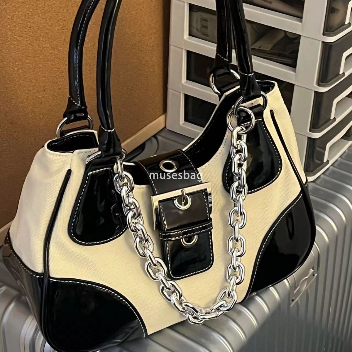 High end vintage bag sweet and cool underarm bag patent leather canvas bag metal chain spicy girl bag women's one shoulder crossbody bag
