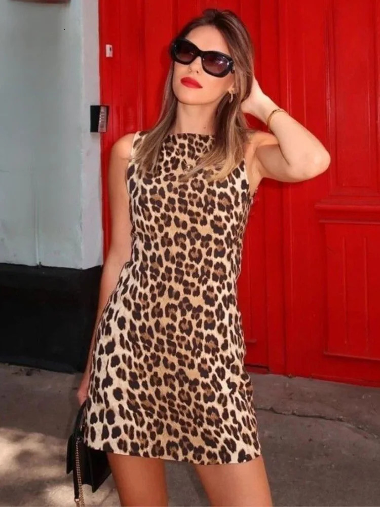 TRAF Womens Leopard Print Mini Dress European and American Style Sexy Short Skirt Package Hip Dress Elegant Party Womenswear 240627