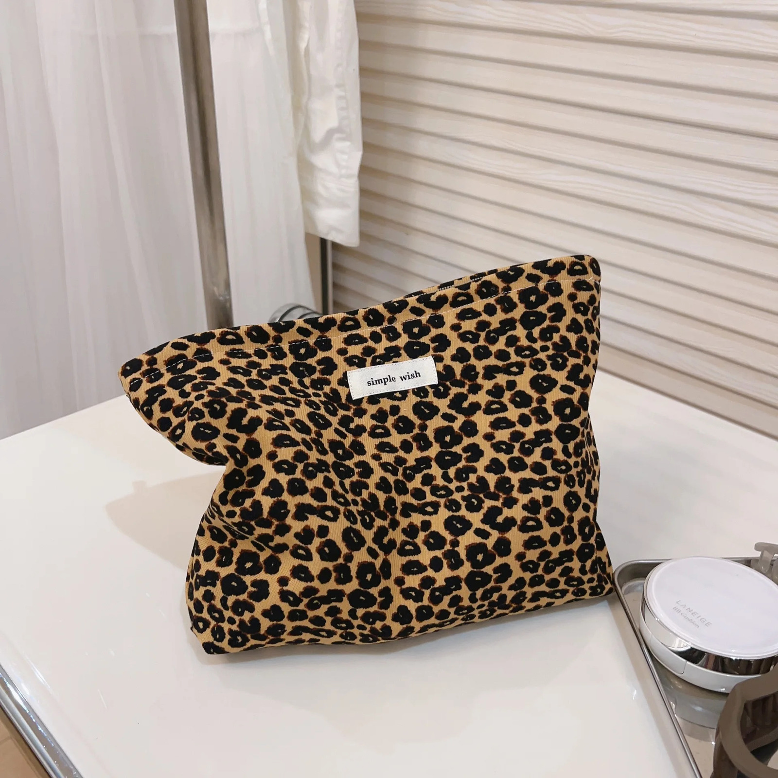 1 Piece Retro Leopard Print Clutch Bag for Women Chic Elegant European Style Cosmetic Bags Fashion Portable Lipstick Women Bag 240627