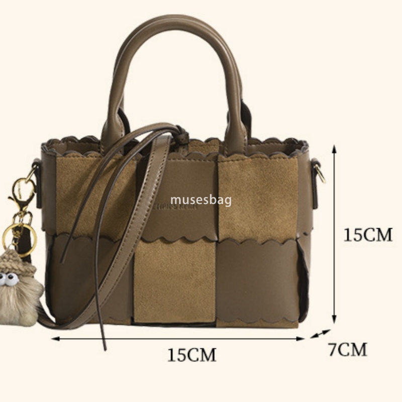 New niche design street fashion high-end texture crossbody bag fashionable and versatile with hanging accessories contrasting color woven shoulder bag