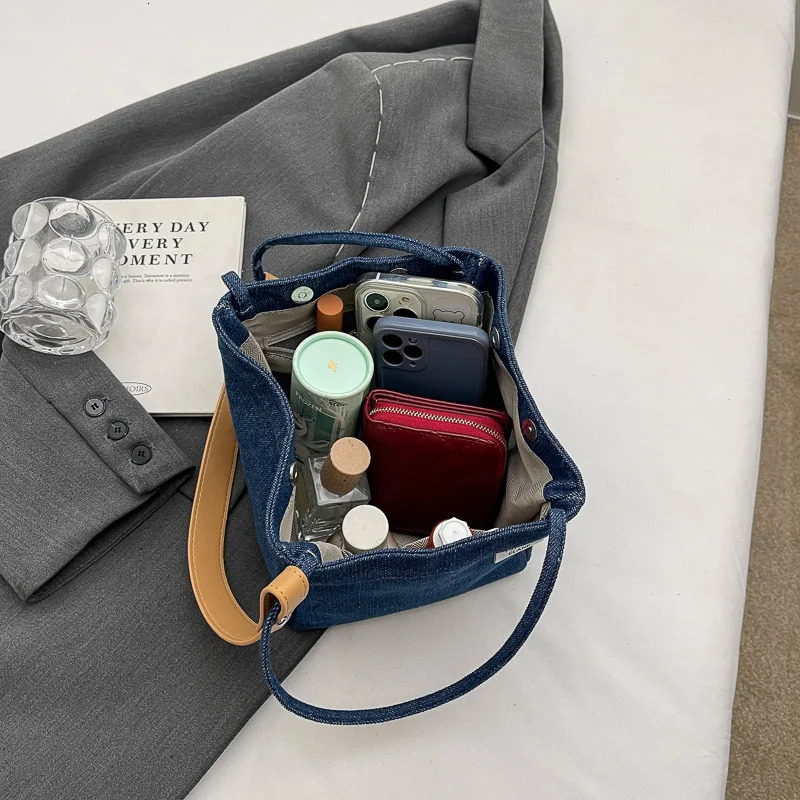 Deformable denim blue shoulder bag for womens 2024 luxury designer wallet and handbag large capacity underarm waist vagabond 240627