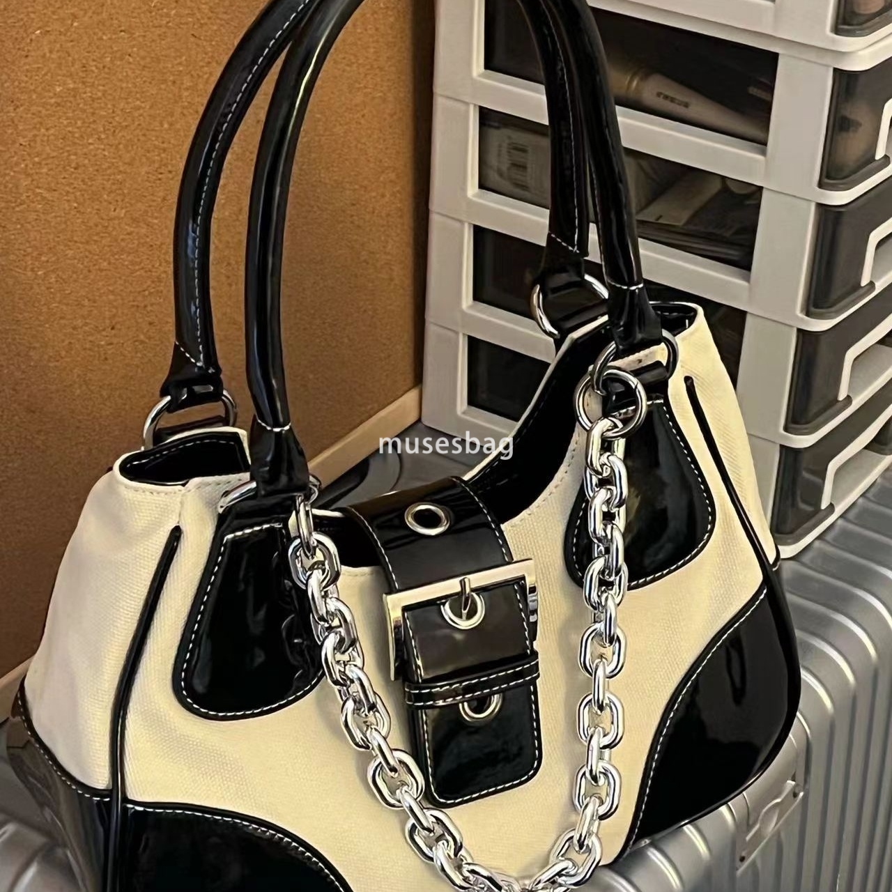 High end vintage bag sweet and cool underarm bag patent leather canvas bag metal chain spicy girl bag women's one shoulder crossbody bag