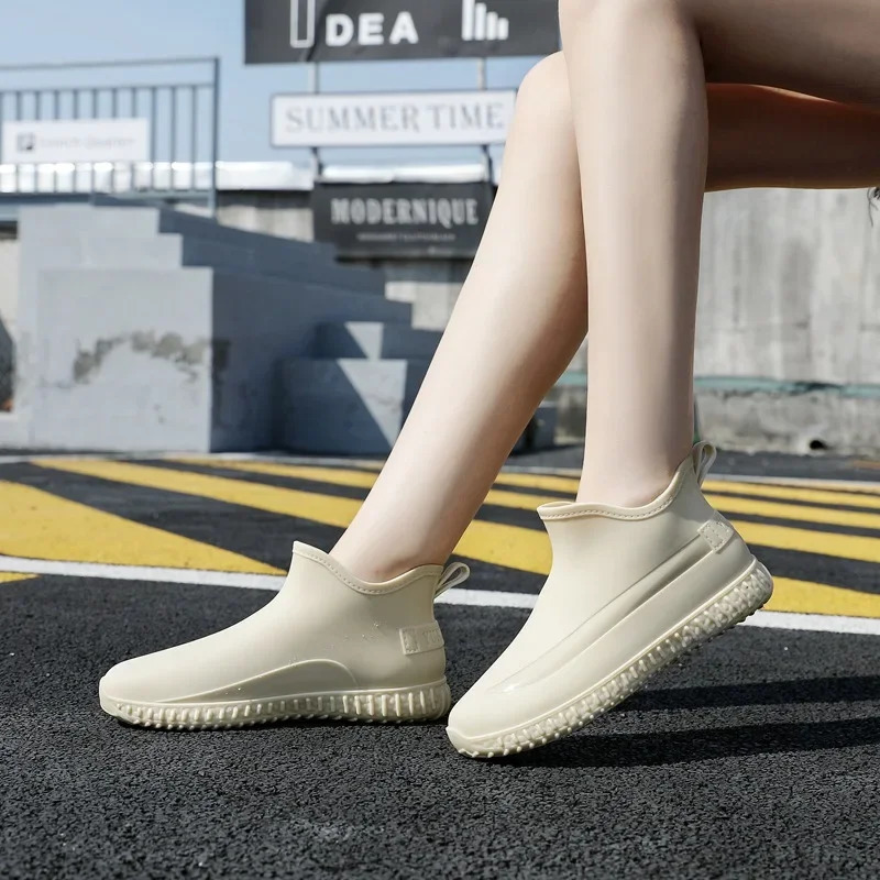 Womens Water Shoes Short Tube Flat Heel Non-slip Rubber Shoes Korean Version of Fashion Waterproof Rain Boots Kitchen Shoes 240627