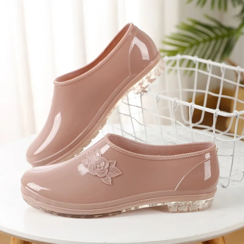 Spring and Summer Rain Shoes Female Low-top Water Boots Short Tube Kitchen Non-slip Water Shoes Shallow Mouth Rubber Shoe 240627