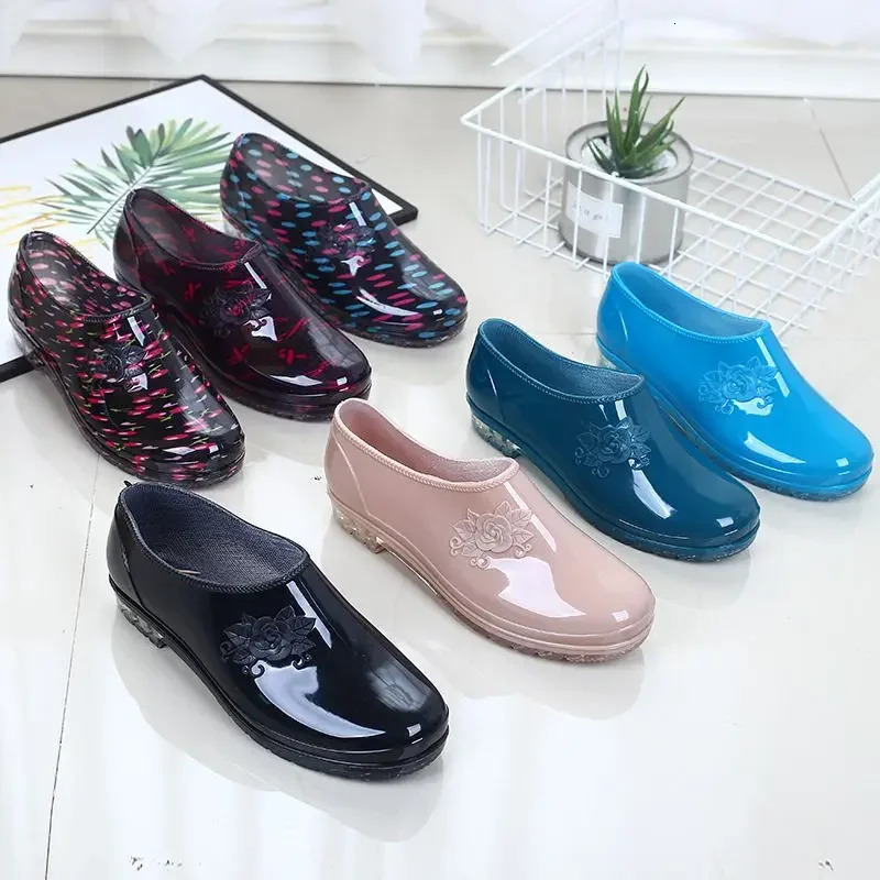 Spring and Summer Rain Shoes Female Low-top Water Boots Short Tube Kitchen Non-slip Water Shoes Shallow Mouth Rubber Shoe 240627