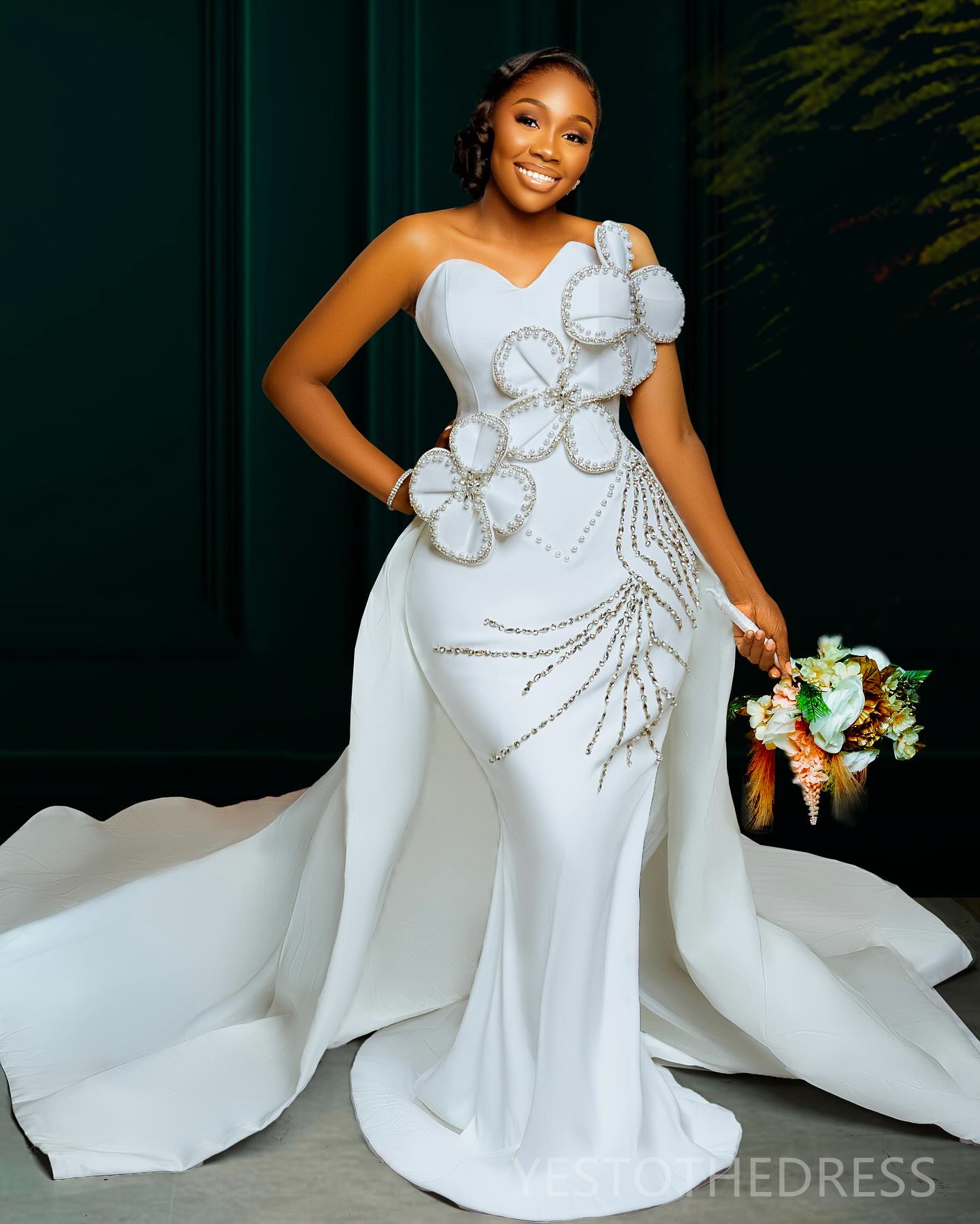 2024 Mermaid Wedding Dress For Bride With Detachable Train Bridal Gowns Sweetheart Neckline Hand Made Flowers Rhinestones Wedding Gowns for Black Wome