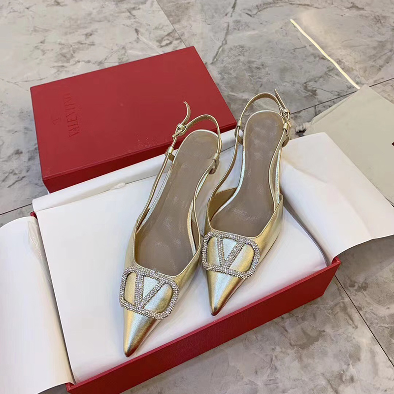 High Heels Designer Sandals Classics Metal Buckle Pointed Toe Thin Heel Summer Genuine Leather Woman Wedding Shoes with Dust Bag