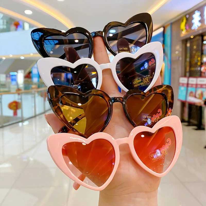 Fashion Cartoon Cute Heart Sunglasses for Kids UV400 Girl Boy Children Lovely Funny Party Outdoor Glasses Sun Shade Eyewear Z260305