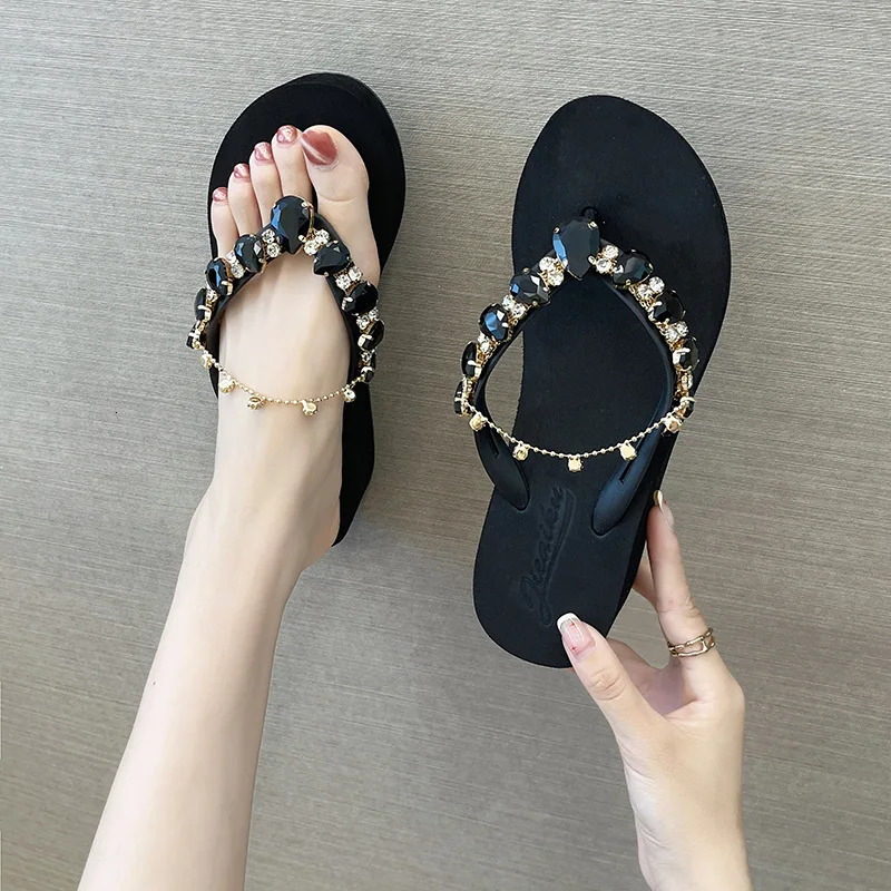 Glitter Flip Flops Slippers Women Summer Fashion Outdoor Rhinestone Chain Wedge Beach Slippers Jelly Hawaiian Flat Sandals 240627