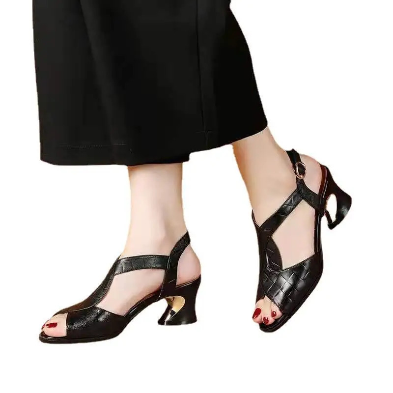 Summer Fish Mouth Breathable Sandals Hollow Thick Bottom Korean Version of A Word Button Fashion Womens Shoes 240627