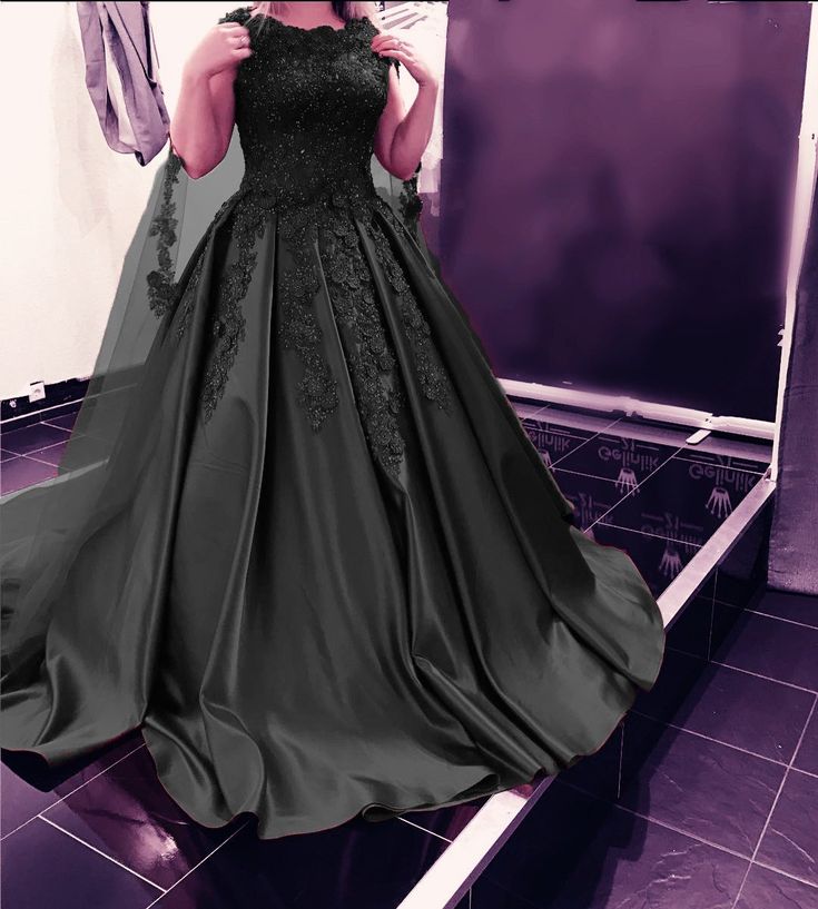 Royal Blue Satin Long Prom Dresses With Wrap 2024 Lace Appliques Beaded Pleats Long Evening Gowns Special Ocasion Dress For women