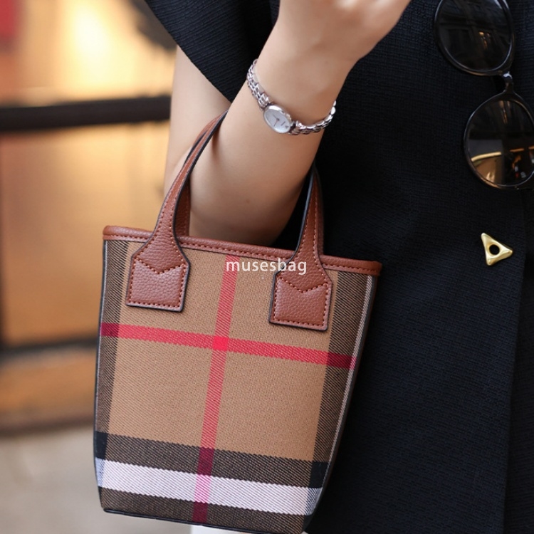 Urban minimalist and niche design vertical square bag women's new canvas plaid leather handbag textured single shoulder crossbody bag commuting b
