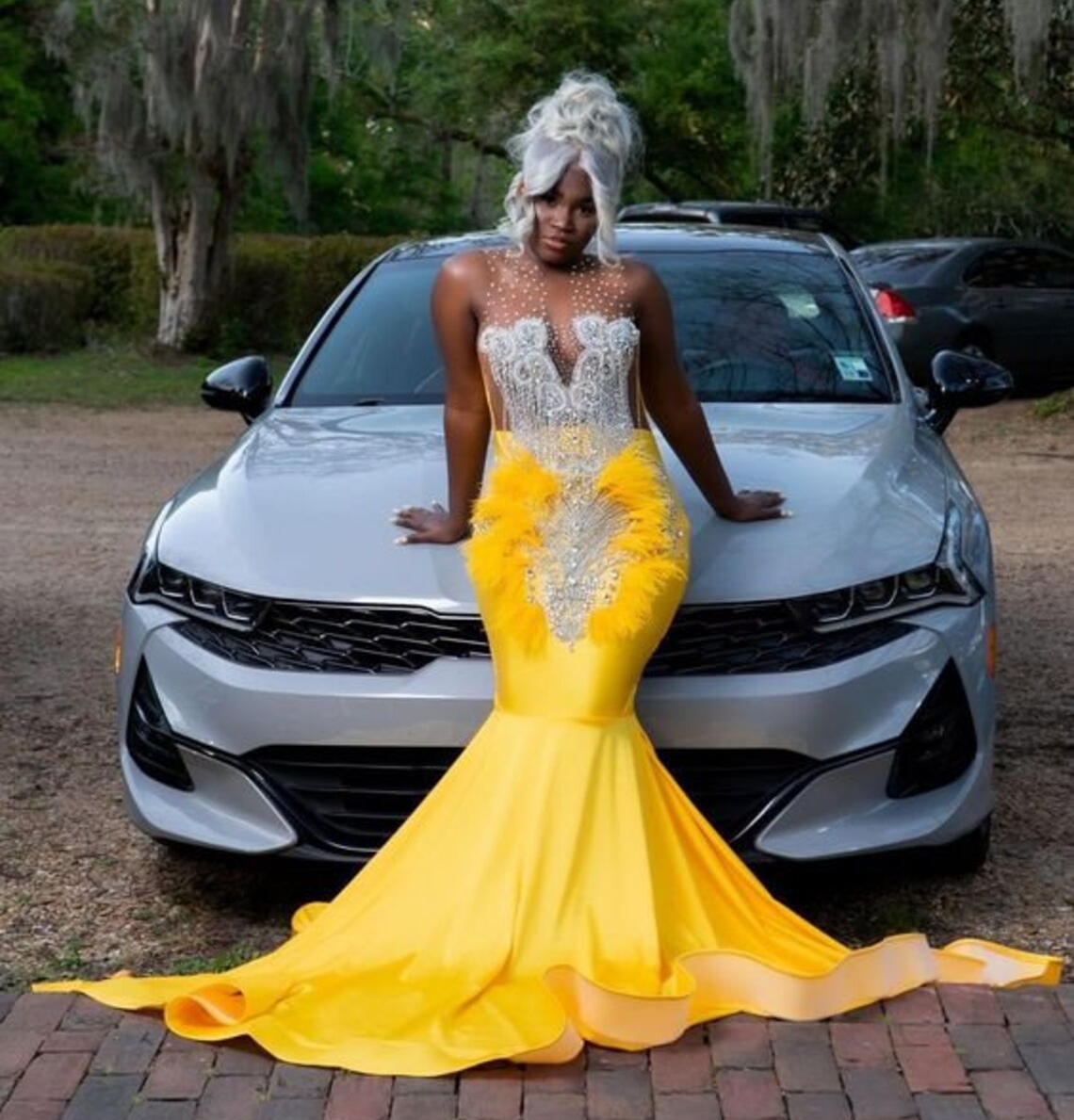 Luxury Yellow Sheer Women Long Prom Dresses For Black Girls Mermaid Sexy Feather Diamond African American Prom Gowns Evening Gala Party Dresses