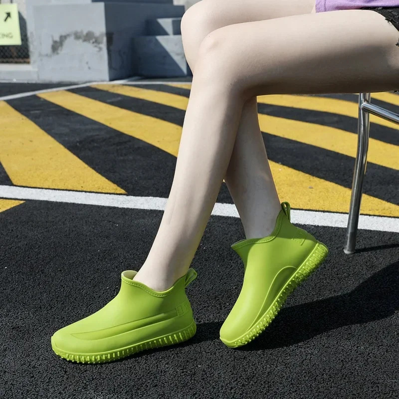 Womens Water Shoes Short Tube Flat Heel Non-slip Rubber Shoes Korean Version of Fashion Waterproof Rain Boots Kitchen Shoes 240627