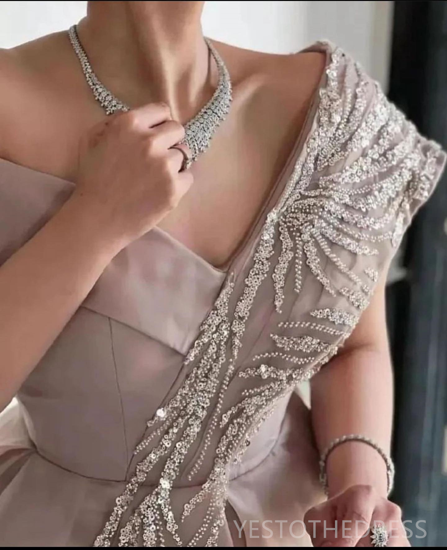 2024 Nuke Mother Of The Bride Dresses V Neck Mother's Dress Appliqued Beaded Lace Puffy Organza Ankle-Length Gowns for Groom's Mum Elegant E