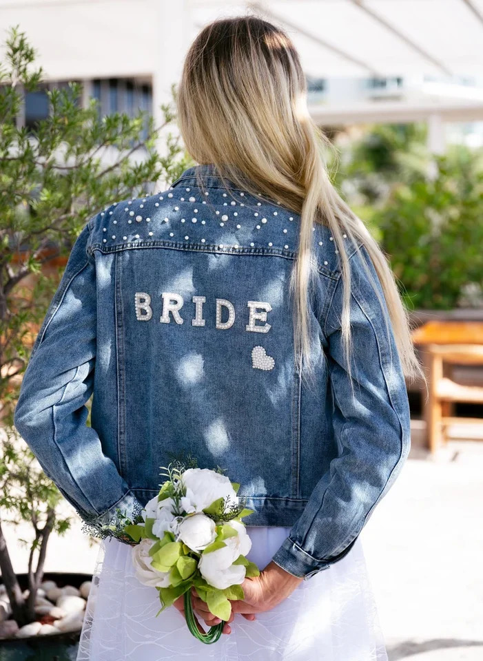 BRIDE Rhinestone Custom Bridal Denim Jacket Future Mrs Wedding Jackets Wifey Name Pearl Detailing Personalized Bridal Party Coat 240618