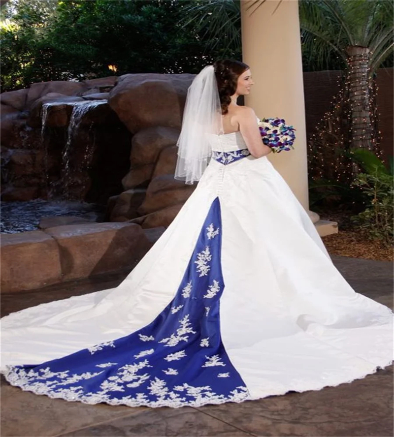 Royal Blue And White Garden Wedding Dresses Lace Appliques Strapless A-Line Satin Country Wedding Gowns 2024 Plus Size Chapel Bride Dress