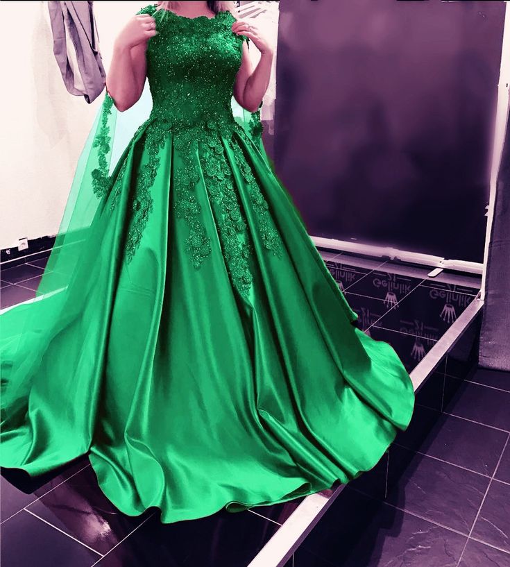 Royal Blue Satin Long Prom Dresses With Wrap 2024 Lace Appliques Beaded Pleats Long Evening Gowns Special Ocasion Dress For women