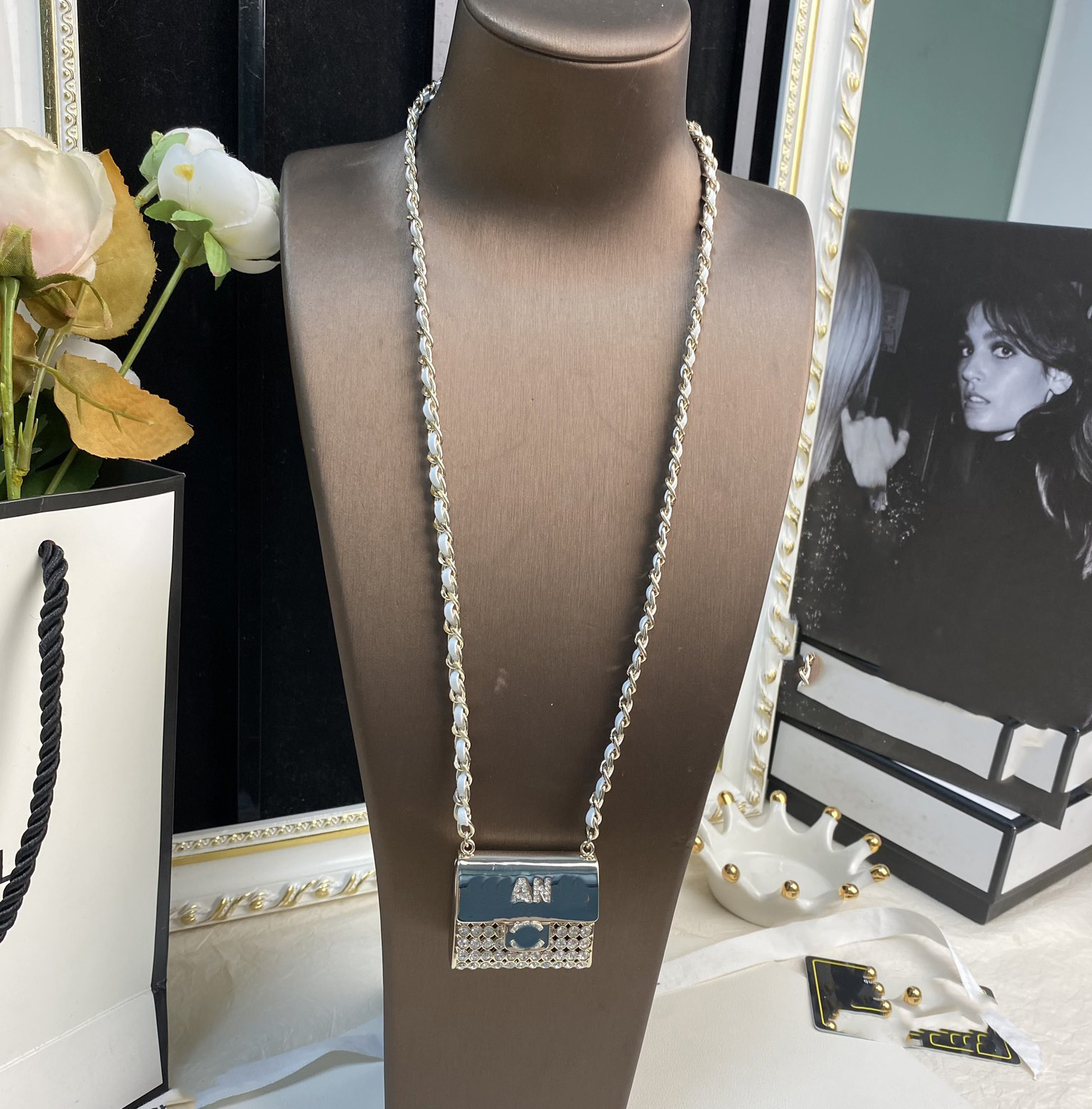 Long sweater pearl chain Women's Fashion Jewelry C Pendant Necklace Double Letter DesignerGold silver Necklaces Girl CClies chokers 689