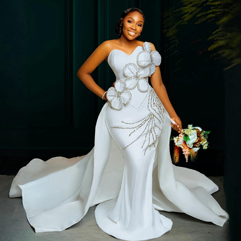 2024 Mermaid Wedding Dress For Bride With Detachable Train Bridal Gowns Sweetheart Neckline Hand Made Flowers Rhinestones Wedding Gowns for Black Wome